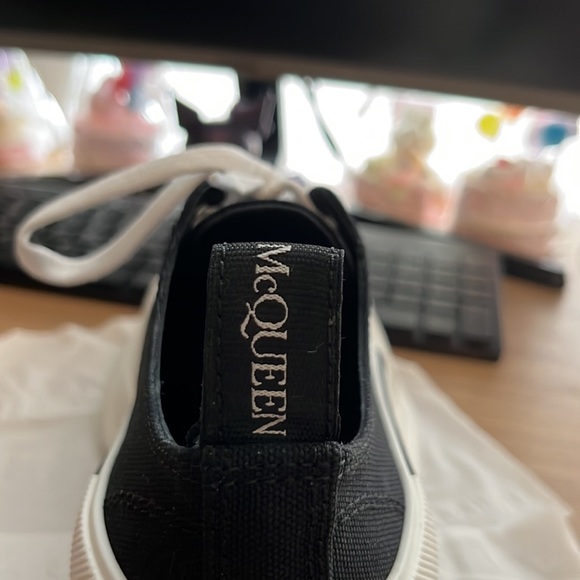 Alexander McQueen tread slick EU 37 US 7 bought from Farfetch. - Picture 5 of 8